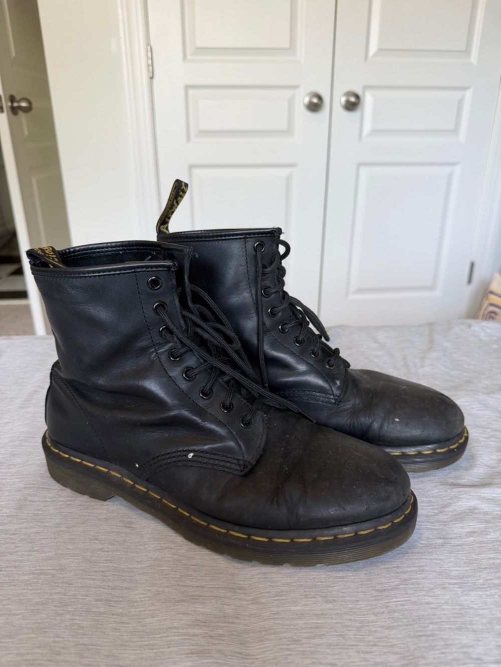 Dr. Martens Black Leather Classic Lace-Up Boots (size M9)